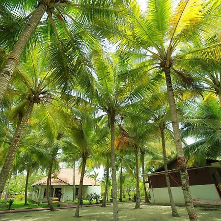 Regant Lake Village, Kollam. Chavara Luaran gambar