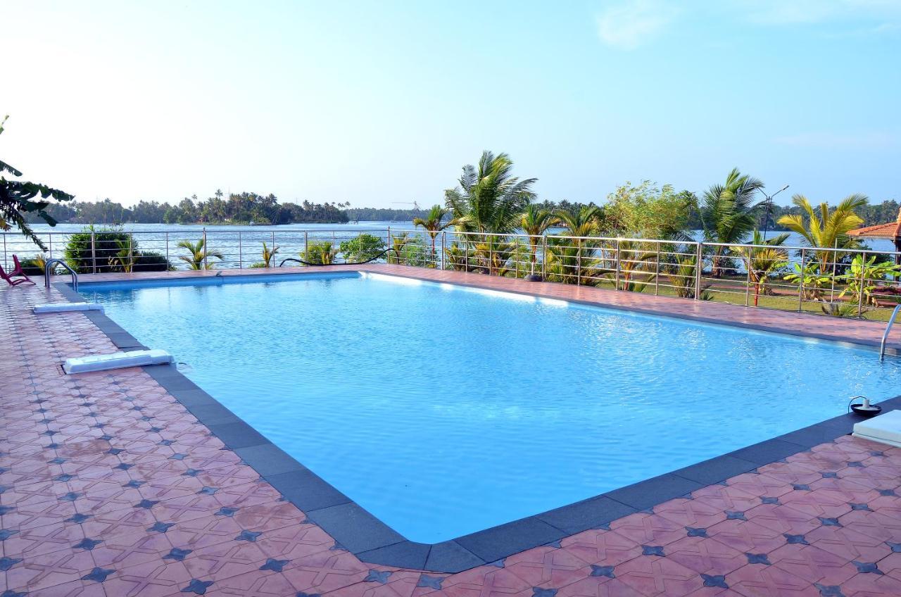 Regant Lake Village, Kollam. Chavara Luaran gambar