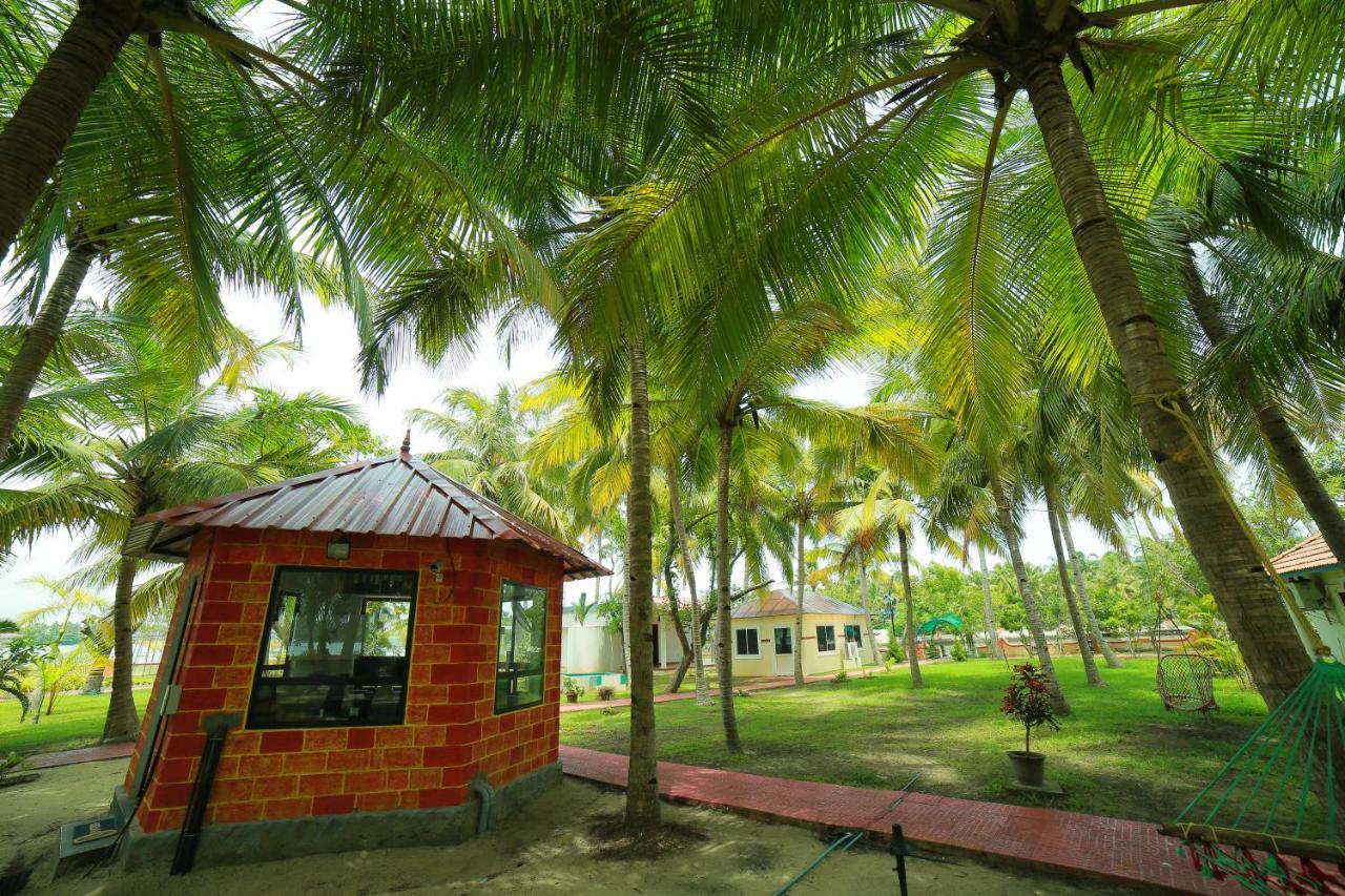 Regant Lake Village, Kollam. Chavara Luaran gambar