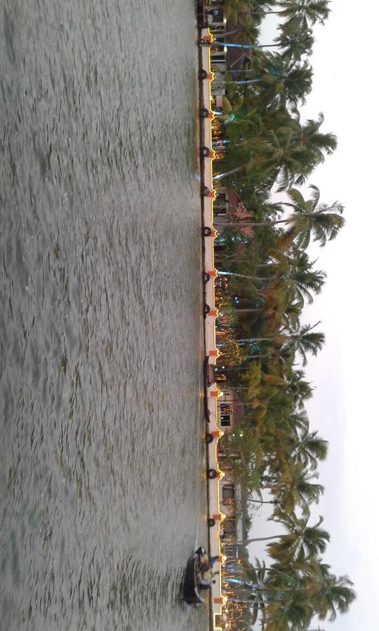 Regant Lake Village, Kollam. Chavara Luaran gambar